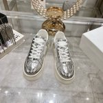 出厂 24新款Dior迪奥新款松糕鞋厚底休闲鞋 这款Dior Star运动鞋延续经久不衰的轮廓，采用牛皮革精心制作，所以上脚会特别的舒服哦 饰以同色调绒面革镶片