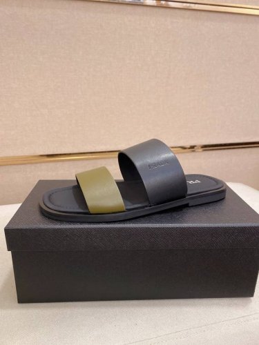 工厂p价 prada 拖鞋 顶级代购 男士春夏拖鞋专柜同步 鞋面意大利进口牛皮搭 标志图形高品质工艺 鞋底 原厂特供原版底 独家活动成型底超级舒适 原厂跟单货