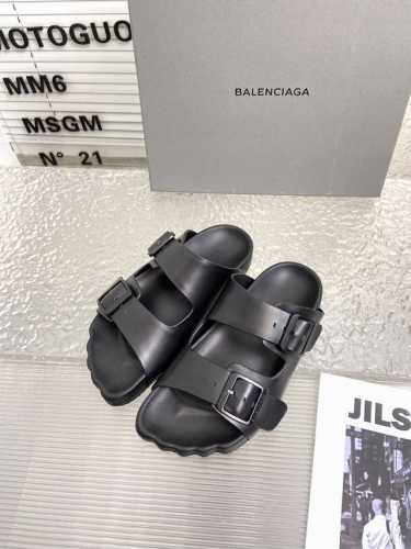 男10 Balenciaga 巴黎世家sunday Mule 情侣款五趾系列 巴黎世家的设计风格一直以来都是风格明显.暗黑.机车.夸张不走寻常路的 这双demn