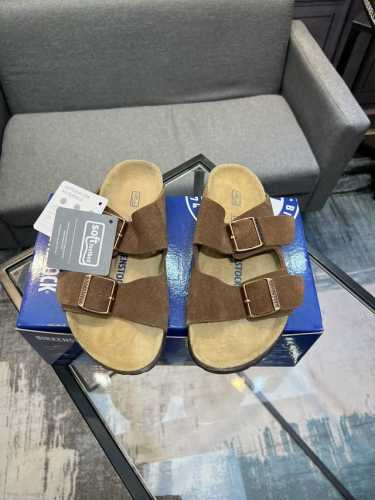 独家实拍 顶级版本 24Ss情侣德国birkenstock勃肯boston真皮包头软木拖鞋博肯沙滩情侣拖鞋 多色选择！ 专柜包装！ 鞋面：原版牛皮京 垫脚牛皮京