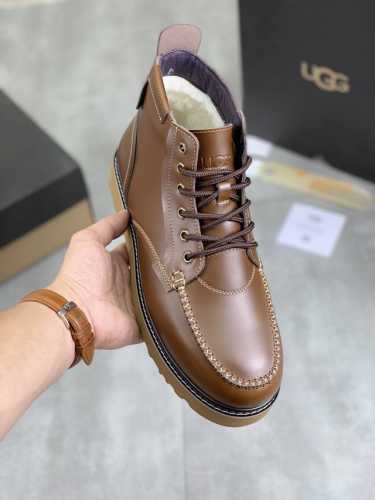 工厂价 真羊毛 UGG 爆款男鞋官方网同步正品品质不是一般市场仿货可比拟的鞋面为进口意大利磨砂牛皮，内里：垫脚级真羊毛只有A级才能显效果 手感柔滑细腻鞋型大气，