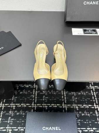 chane+L 经典Slingback 小香后空凉鞋 就像Coco香奈儿女士说的：流行稍纵即逝，但风格永存！这双后空鞋就是香家经典中的经典！双色搭配，简约精致， - 点击图像关闭