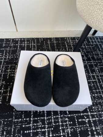 顶级品质 the row fw24 new arrival～ THE ROW 秋冬新款羊毛拖 室内户外都适宜，舒适温暖又时髦～ 妥妥的保暖神器一枚，秋冬必备单品 - 点击图像关闭