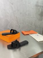 高定版 H家新款奥钻水晶平底拖鞋 万年经典H拖 这个夏天依旧奢华上市 施华洛世奇水钻 手工镶嵌 颜值过分美丽 进口牛津皮料 涂边工艺 意大利真皮大底 高定版本