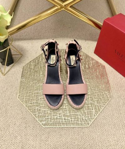 valentino Garavani 荔枝牛皮系带坡跟凉鞋 金属效果工艺处理铆钉装饰 麻绳包裹坡跟 可调节小牛皮系带 坡跟防水台 意大利制造 -35-41