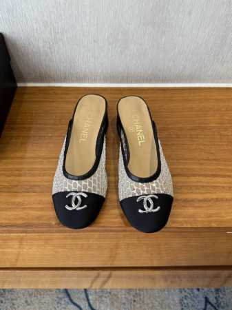 顶级品质 Chanel As25 New Arrival～ 小香春夏新款粗跟包头拖鞋 鞋面：粗尼 网纱珠片+鞋头沙丁布 里衬：羊皮内里 垫脚 鞋底：真皮大底 S - 点击图像关闭
