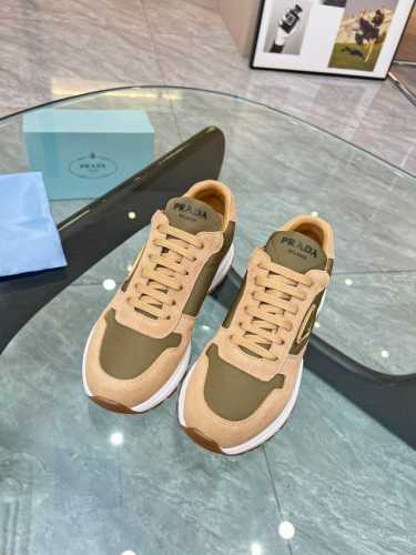 普拉达 PRADA.. 情侣款 2024爆炸款出货了。，原版1比1开发，面料：防水泥龙布内里：羊皮，掂脚：羊皮，35--46码，34与41码可订做不退换 ，出