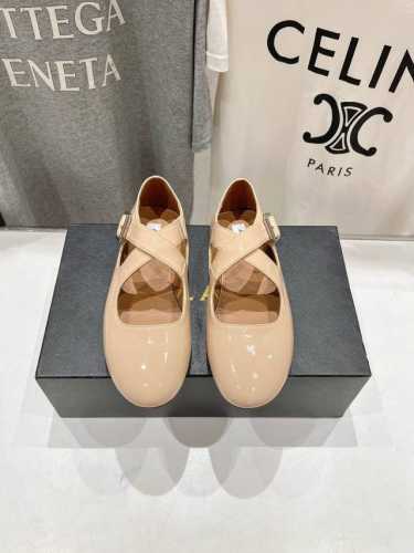 高版本出厂 独家新品 Alaia 阿莱亚24ss 走秀款平底芭蕾舞鞋 最近超火的一款平底鞋 章小蕙同款 甜酷芭蕾风 人气超高的一款芭蕾舞鞋，浪漫又迷人 舒适百搭