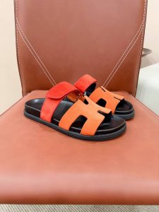 已认证 Ss新色系！Herme*春夏凉拖系列 情侣款 经典款型 一直都很火爆的二舅拖鞋- 凉鞋,随意各种搭配都很棒！！！ 鞋面：进口混种羊皮.磨砂皮 内里：进口
