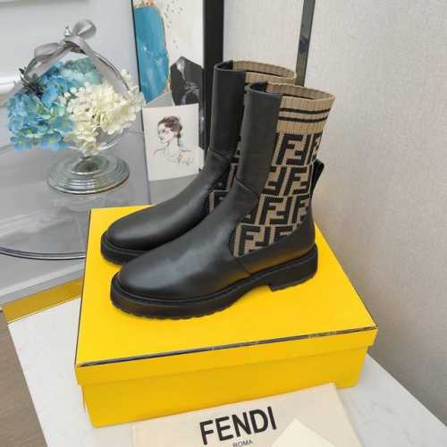 短靴 - Fend*全新升级版本马丁靴秋冬系列 FF袜子弹力短靴Rockoko超显瘦 鞋面：弹力FF飞织袜筒软牛皮 内里：进口羊皮内里 鞋底：原版耐磨绒组合橡胶