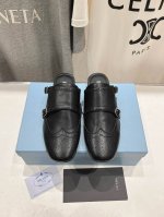 高版本出厂 半托 Prada*普拉达2025Ss春夏专柜新品。布洛克复古流苏平底单鞋乐福鞋～ 帅气百搭，时尚感满满！上脚超级舒适，非常好驾驭一款鞋子。Hk原版购