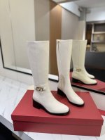 VALENTINO华伦天奴 外腰设计小V扣高级辣妹kelly Jumping骑士靴顶级牛品匠心好货经典再现拒绝不了的款式谁穿都好看 优雅风格，创造不一样的感觉
