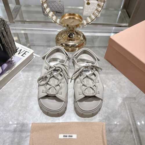 出厂 缪缪新款绑带松糕厚底魔术贴凉鞋 这款鞋子强烈推荐♀仙女必备时尚百搭增高显瘦显腿长 上脚超轻便Miumiu品牌专属鞋带搭配Miu Logo小名牌 鞋面设计感