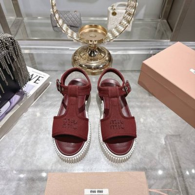 出厂 Miu Miu 25Ss春夏新款松糕厚底帆布罗马露趾休闲凉鞋 质感非常高级 厚底设计非常容易驾驭穿搭 搭配袜子 更显新潮 ！大长腿利器 超级推荐！ 鞋面采