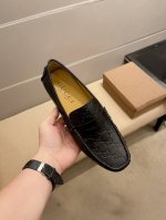 实价 ， GUCCI 官方休闲豆豆鞋；意大利原单，顶级精湛工艺，高端精品男士休闲鞋，英伦时尚风鞋面原版柔软GG版牛皮面，懒人套脚乐福款，鞋面采用进口原版柔软鳄鱼