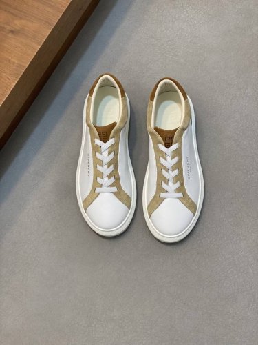 givenchy 纪梵希 -鞋面；纳帕小牛皮、反绒小牛皮、鞋身丝印品牌Logo -内里：水染羊皮 -大底：超轻Tpr 橡胶; 成型大底 -超高品控 做工精细：凸