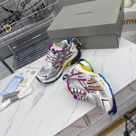 出厂590 Ok扫描版本 纯原版本 涂鸦绘画 资讯：新款Balenciaga 巴黎世家-Runner、是通过溢胶、做旧、缝线等细节，展示了设计师 Demna 的 - 点击图像关闭