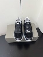 限男款 Brunello Cucinelli2025新款 休闲运动鞋出货 新材料 丰富色彩和雅致细节重新定义了这款运动鞋的风格 鞋面的粒面小牛皮洋溢着复古的品味
