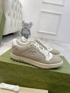 35 40 38 44Gucci 休闲鞋 早春爆款推荐，原版鞋底、原版面料、原版套楦工艺一比一折骨复刻！重工刺绣追求极致！ 面料：意大利进口头层牛皮 内里：原版