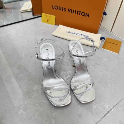 工厂价 LOUIS VUITTON 路易威登 新款一字带凉鞋鞋面：漆皮内里：羊皮 鞋底：意大利真皮大底 跟高：9.5cm码数：35-42