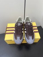 Adidas｜Gucci三叶草Logo与标志性三条杆为设计元素将其与独属于的Gucci 双方选择Adidas Originals经典鞋型 Gazalle为蓝本，