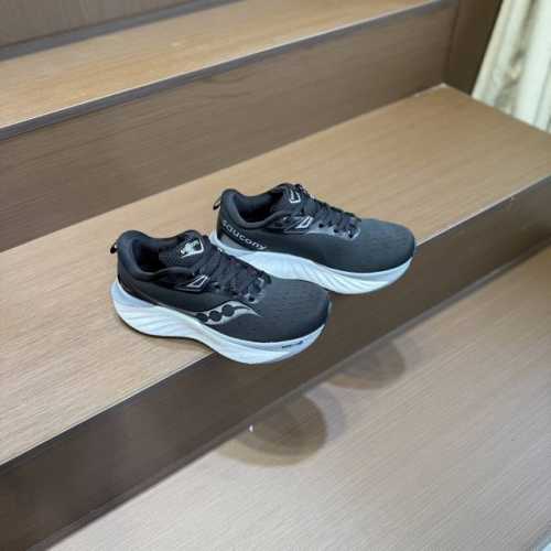 纯原 Saucony Triumph 22索康尼胜利22代旗舰级缓震型跑鞋 性能相比前几代再升级：鞋面采用全新升级的工学网设计 贴合脚部更透气 中底部分使用最新