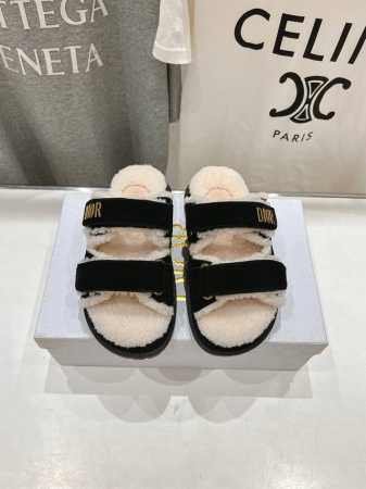 高版本出厂 高品质 Dior*迪奥D家2024SS秋冬新款毛毛拖鞋！经典版型搭配进口羊毛，舒适度百分百！上脚超好看，超百搭 鞋面：进口头层牛皮 进口羊猄 内里： - 点击图像关闭