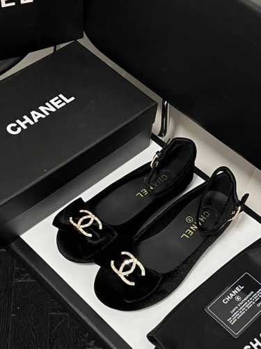 橙子出厂价p Chanel 香奈儿 初夏新款 丝绒蝴蝶结水钻扣玛丽珍鞋 平底单鞋 这是香奈儿最经典的款式，从未跌落时尚的舞台！基础单鞋样式，鞋型修长秀气，小巧的