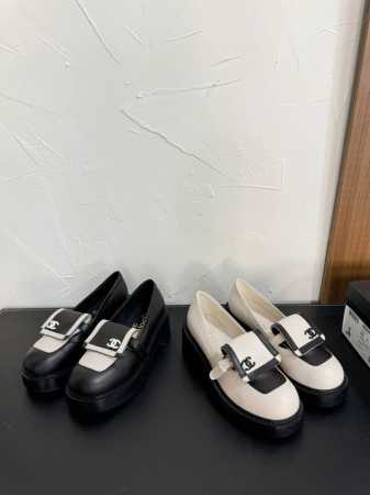 CHANEL 熊猫厚底乐福鞋 *B香奈儿经典翻盖双C熊猫厚底乐福鞋 香奶奶新品再度来袭！Chanel香奈儿经典翻盖双C熊猫厚底乐福鞋，超有经典的味道，高级感十足 - 点击图像关闭