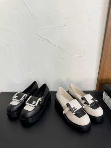 CHANEL 熊猫厚底乐福鞋 *B香奈儿经典翻盖双C熊猫厚底乐福鞋 香奶奶新品再度来袭！Chanel香奈儿经典翻盖双C熊猫厚底乐福鞋，超有经典的味道，高级感十足