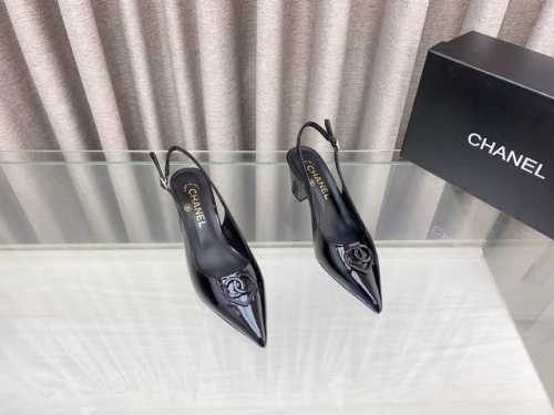 25Ss春夏新款Chane*小香尖头平底单鞋 凉拖鞋经典双C融入爱心扣饰，尖头设计真不多见，俏皮中又有点轻熟的高级，穿起来减龄又有气质！鞋面：小羊皮 麂皮内里：