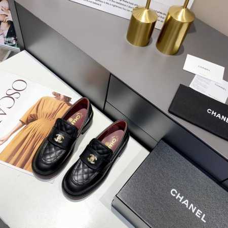 p直销 Chanel 秋冬新款，今年最火爆的乐福鞋，小红书疯狂种草的一款，书包扣子超级好看，鞋型百搭，5Cm的跟高，绝对的长腿神器！经典的黑色，Yyds 专柜以 - 点击图像关闭