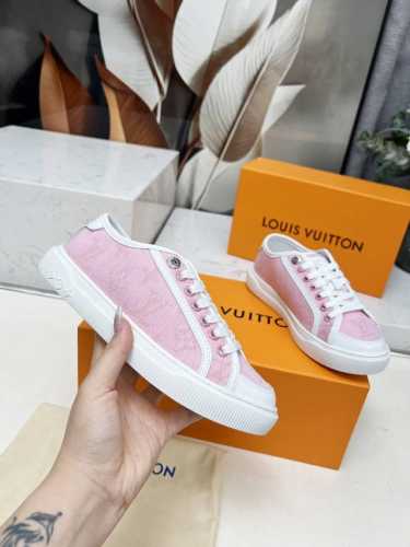 louis Vuitton路易威登官网同步更新， 原版鞋套楦一比一复刻，专柜1；1品质，面料：Lv印花特殊材料，进口小牛皮，内里，垫脚：羊皮，独家原版开模大底防