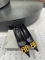 销冠 ★面料： 漆皮 内里：羊皮 鞋底：牛皮底 优雅风格 创造不一样的感觉 跟高： 8.5 Cm 简约气质款式！ 市场顶级 Show Bdetails ⊿：Si