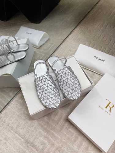 出厂 The Row 春夏必入单品 镂空网 凉鞋 脚感是在太舒服了 自留款推荐 简单的风格却自带高级气场的拖鞋 绝对是今年必入款 鞋面定制原版镂空网 垫脚羊皮