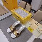 金属折叠扣凉鞋系列”Fendi顶级版 2025官方VIP 限量级高配版抽屉包装 认清包装高配版本，低端勿比。芬迪.25春夏季走秀主推系列，新品上线，芬迪金属脚链