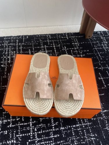 代购级 Hermes 25Ss爱马仕春夏经典款 男款H拖鞋 经典H拖，每个夏天必入的款式！愿望List必收款之一！日常穿搭，还是出去旅游什么的，真的逼格不要太高