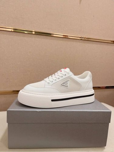 工厂价 高版本 高品质新款prada 普拉达 专柜同步上市， 新款男鞋、面料精选头层牛皮。内里 进口弹力网牛皮内里。高端开模防滑橡胶大底，精美线条、简约大气，上