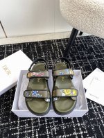代购级Dior 迪奥夏季爆款魔术贴一字带重工刺绣平底凉鞋 Go原版复刻 高端定制 超耐看超百搭款 上脚非常舒适 超好穿 比香奶奶款还香 鞋面：原版开模布料 五金