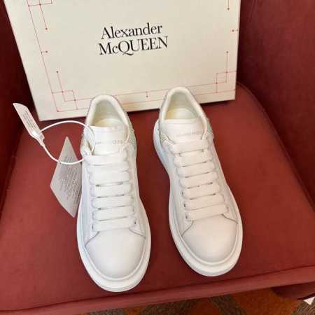 Alexander McQueen 极品代购级别，顶级版本！MQ麦昆运动鞋时尚休闲！麦昆小白鞋看遍了市场上所谓的最高版本，已经无力吐槽... 鞋面：原版定做蜡感 - 点击图像关闭