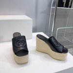 高品质出厂 ！顶级品质 Gucci古驰25春季新款经典老花布五金扣麻绳防水台坡跟拖鞋！ 防水台恨天高趾露凉鞋系列奢侈品牌持加，具有超辨高识度 此系列演绎全新时尚