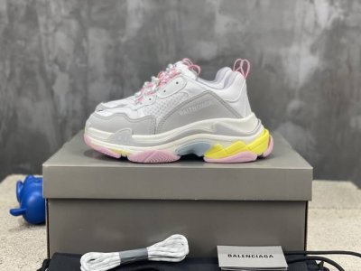 顶级版本 尺码 35-45 莞产纯原顶级版本 初代老爹鞋 1:1复刻原版 秒杀市面错误版本 balenciaga Triple S 巴黎世家 姥爹复古运动鞋 #