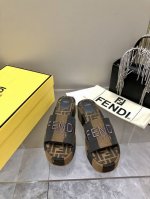 2025- Fendi 芬迪 2025 Fd最新款春夏最新爆款走秀款刺绣Logo拖鞋系列 原版1:1开发，首款带Ff Baguette装饰性搭扣新鲜血液注入加F