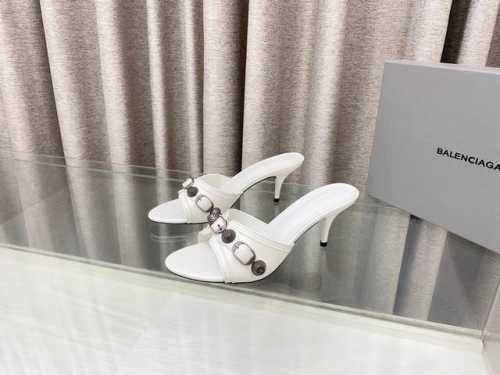 380 Balenciaga2025春季新款 巴黎世家今年主打的Lecagole系列拖鞋,穿上巴黎世家最帅机车风系列，成为街上最美的那个女！！ 顶级版本，独家首