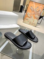 JW Anderson #穆勒拖牛皮 极小众的一个英国品牌 但并不影响它的受欢迎程度. 一经上线 已经火速售罄 原楦开模 穆勒鞋的精髓弧度 原材料㊣ 牛皮面和烫