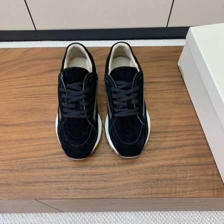 Brunell* Cucinell* 新款休闲运动鞋。鞋面采用进口牛绒纯手工串联珠链配饰！内里垫脚是高密斜纹棉布，原版开模大底！上脚超舒适。 码数：35-42 - 点击图像关闭