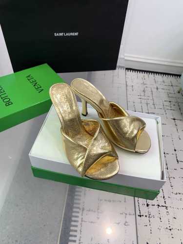 bottega Venetabv Blink系列高跟凉拖鞋！Ins、小红书巨多网红明星上身！真的太美了高级穿着又仙女，简约时髦又有设计感而且非常非常好穿，特别是