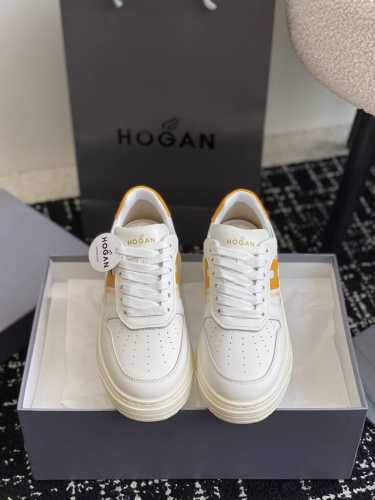 代购级440 男款10 Hogan 霍根L 24Cnew Arrival～ 春夏新款情侣板鞋饼干 小白鞋 专柜全套包装 多现货。 这款精选板鞋饼干鞋，专柜新款