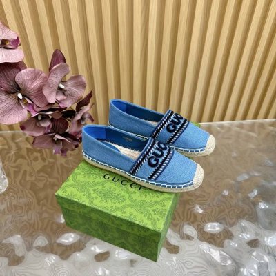 2025专柜新款 Gucci 巴黎2025春Ines刺绣贴花牛仔布麻底鞋695欧 Gucci 这款“Ines”麻底鞋采用柔软的丹宁布制于意大利，橡胶底带黄麻边饰