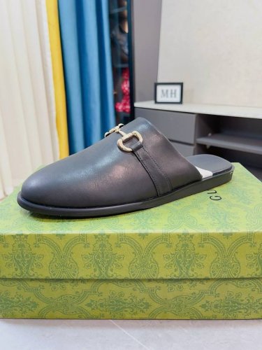 出厂价 Gucci-古奇 新品男士拖鞋，高端精品，牛皮材质，鞋面精致压花logo装饰，精细做工，鞋底超软，休闲宽松舒适型，夏季必入哦！ Size：38-44